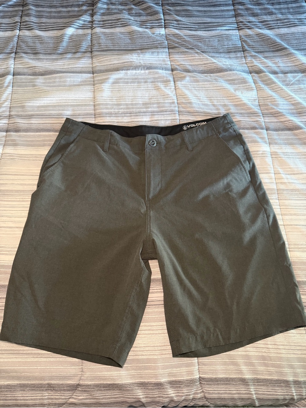 Volcom Men's Gray Flat-Front Walkshorts